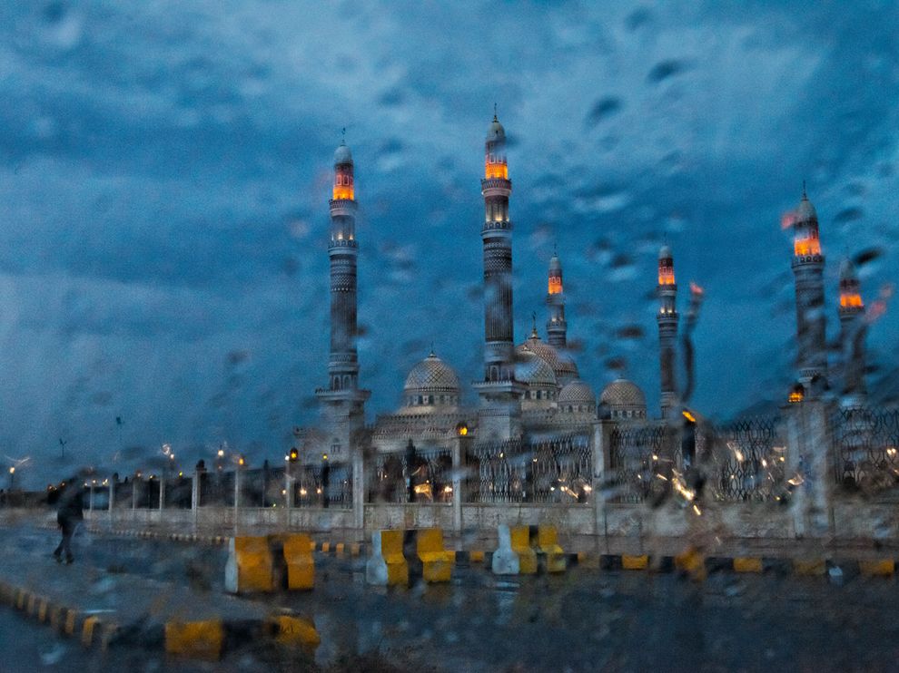 Picture of al Saleh Mosque in a rainstorm