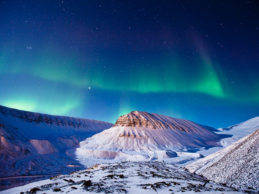 Picture of an aurora borealis above the Arctic Circle