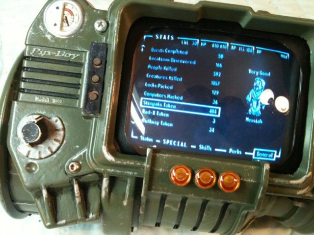 Действующий Пип-бой 3000 из Fallout (7 фото + видео)