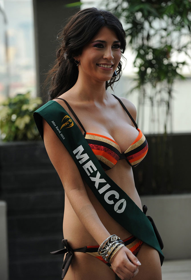 Горячие участницы конкурса красоты «Мисс Земля 2012» в купальниках