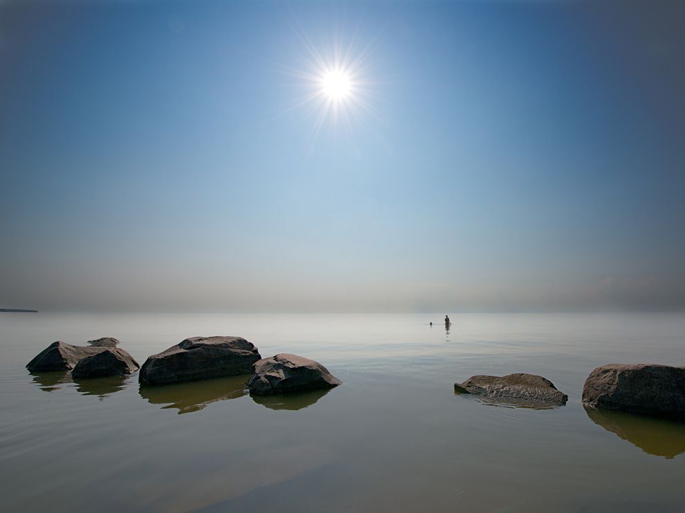 Picture of swimmers in the calm waters of Lake Winnipeg